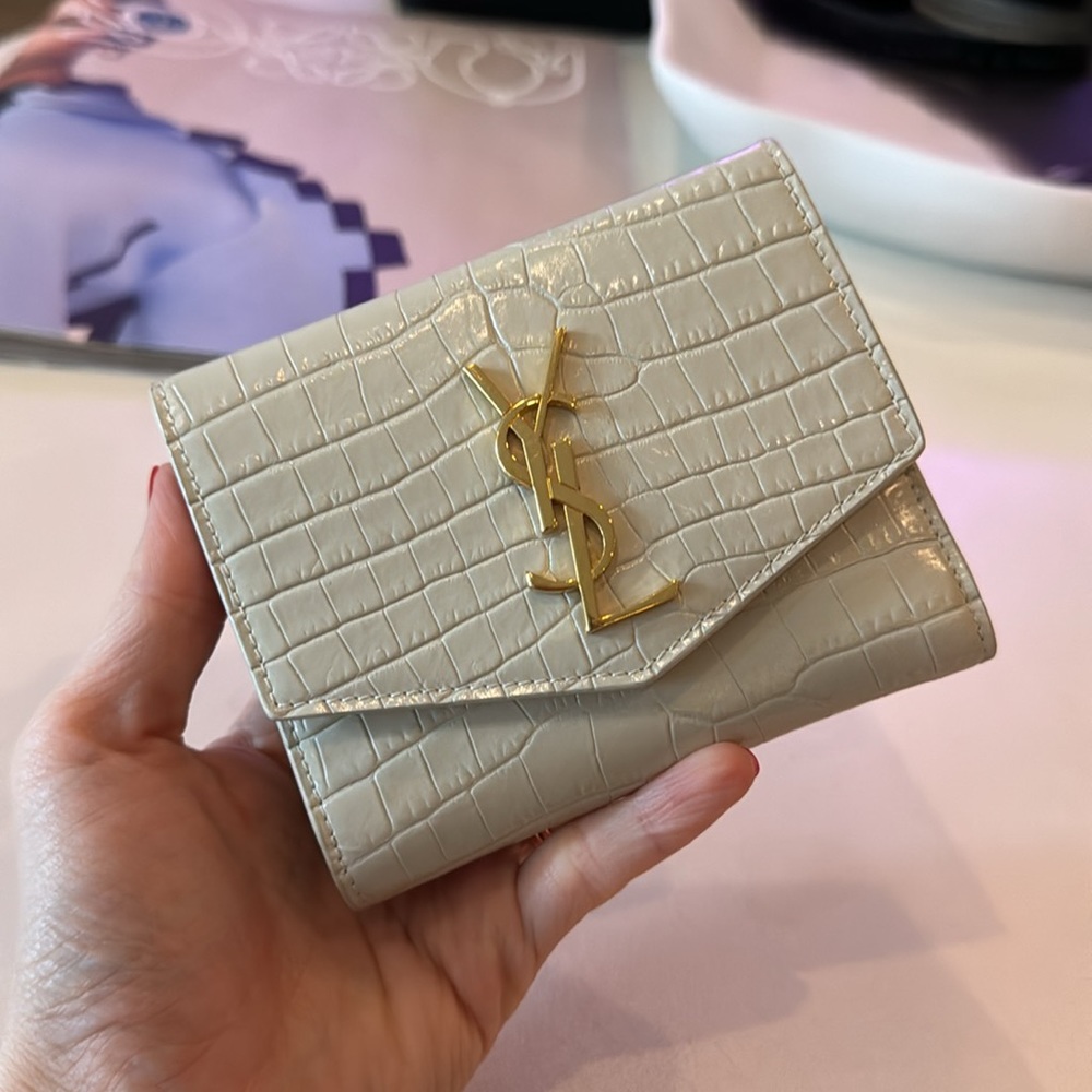 YSL UPTOWN COMPACT WALLET IN WHITE CROCODILE-EMBOSSED SHINY LEATHER